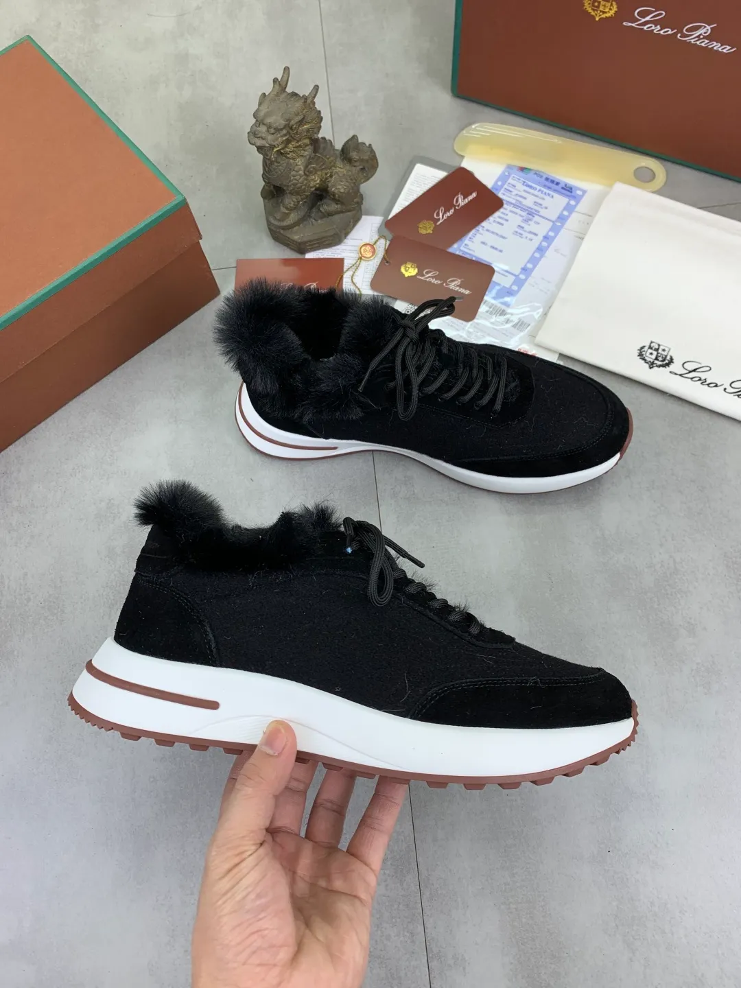 Men's Men's Shoes 💰P460 New Style 💰Mauri The latest casual shoes Loro Piana 💯Top grade💯Buy the original copy💯 Founded the existing Loro Piana company on April 24, 1924. It is now the sixth generation of family business, providing top quality products to customers who are discerning about taste and quality. Imported original fly woven fabric with cowhide fabric, plain calfskin lining. Hand-sewn thread with cowhide feet. Original packaging. High-end outsole. Size: 38-44 (customized for 45 and 46). 5️⃣ colors available.